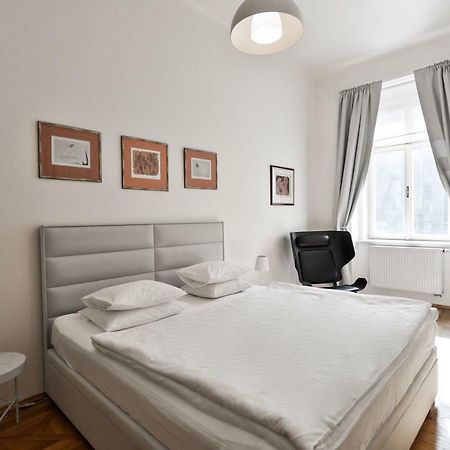 Kafka'S Head Apartment Praga Zewnętrze zdjęcie