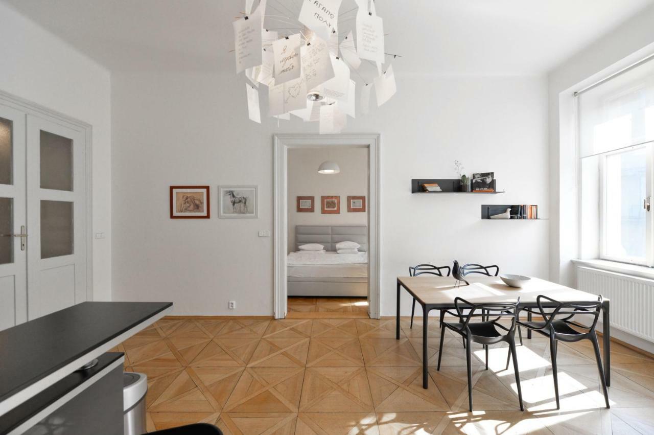 Kafka'S Head Apartment Praga Zewnętrze zdjęcie