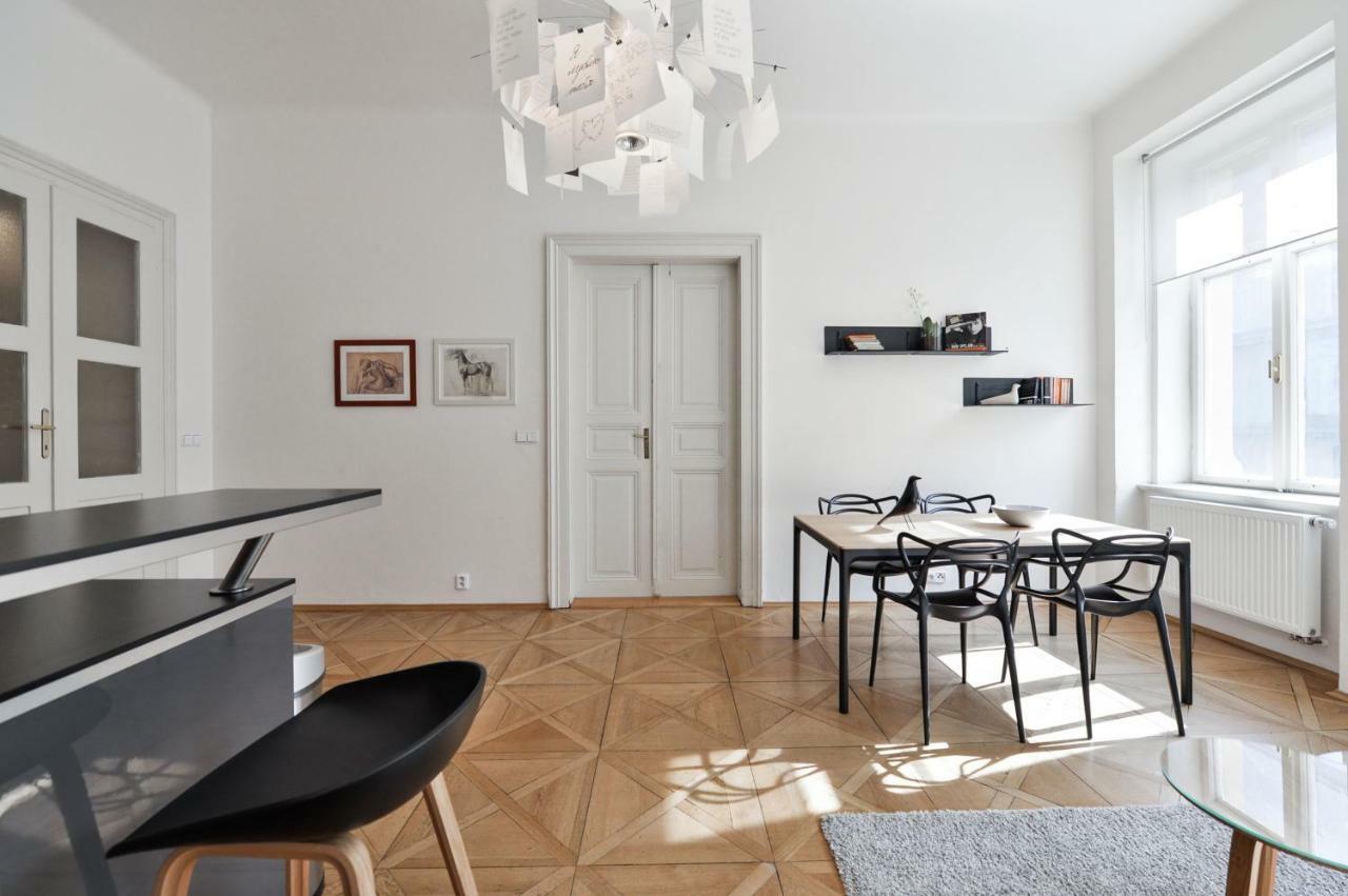 Kafka'S Head Apartment Praga Zewnętrze zdjęcie